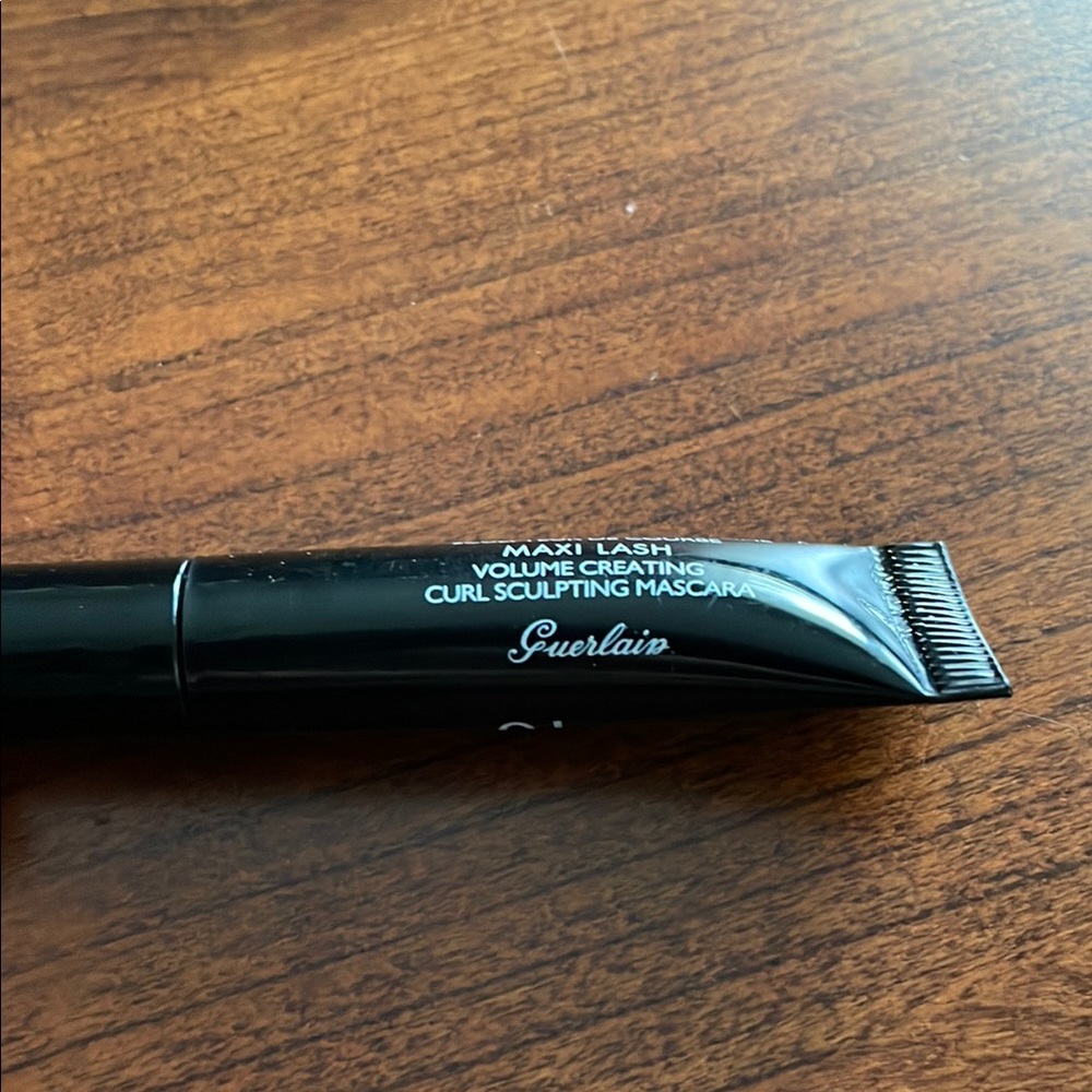 GUERLAIN mascara in Noir color